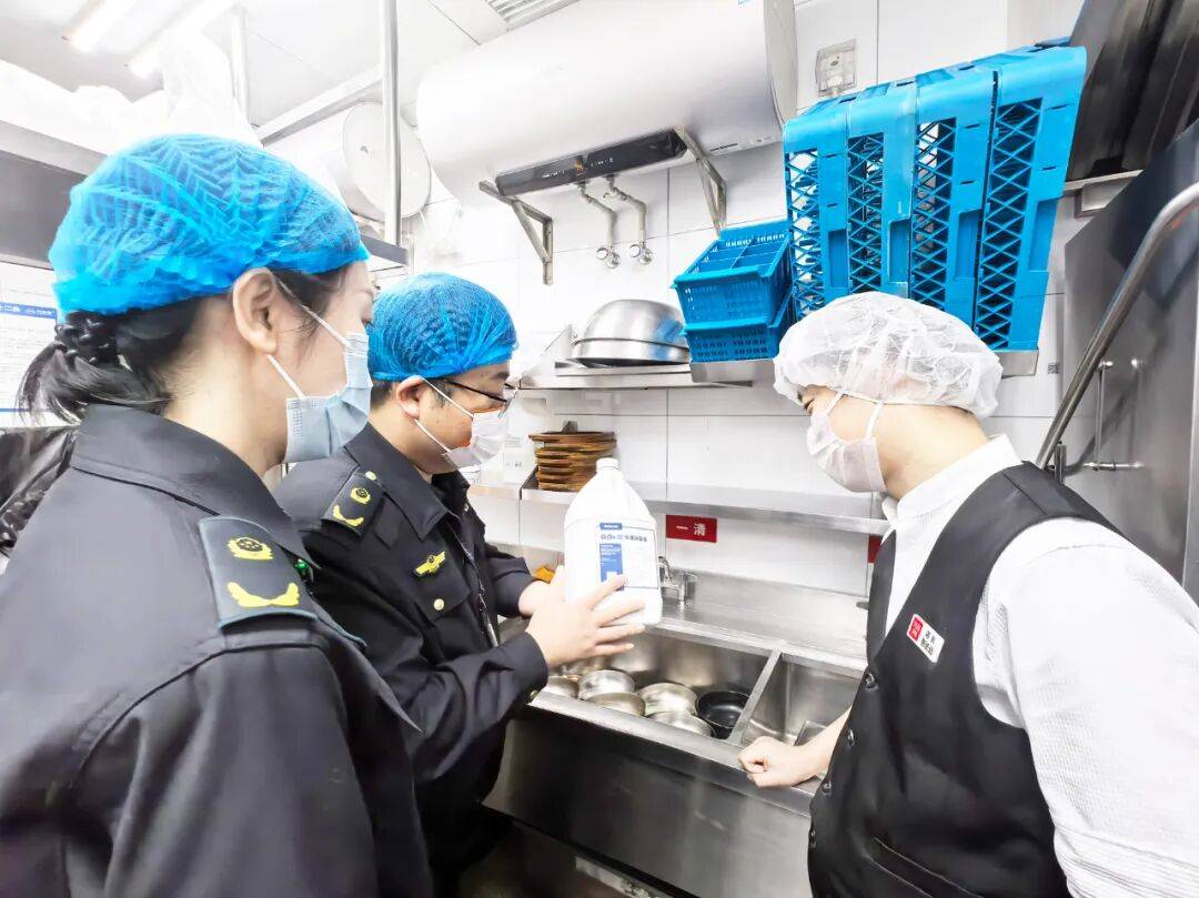 【山西市场导报】品牌光环下的卫生“黑洞”——直击太原市小店区